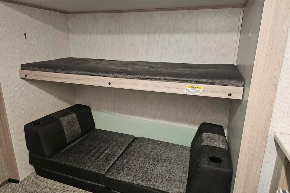 Samuel's Cruiser RV Shadow crusier 325BHS Travel Trailer