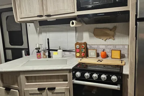 Samuel's Cruiser RV Shadow crusier 325BHS Travel Trailer