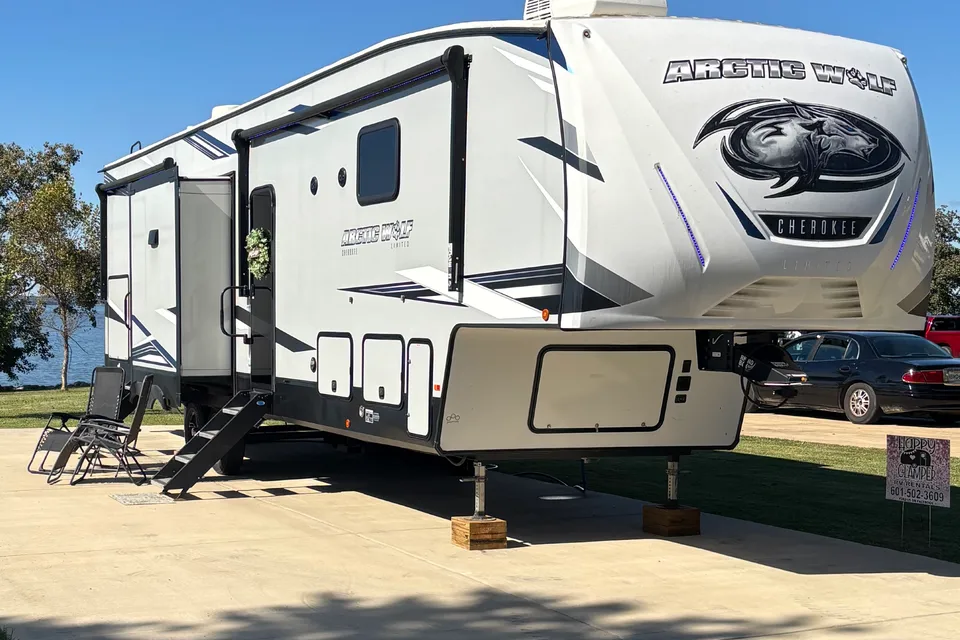The Rolling Condo ** New Listing**