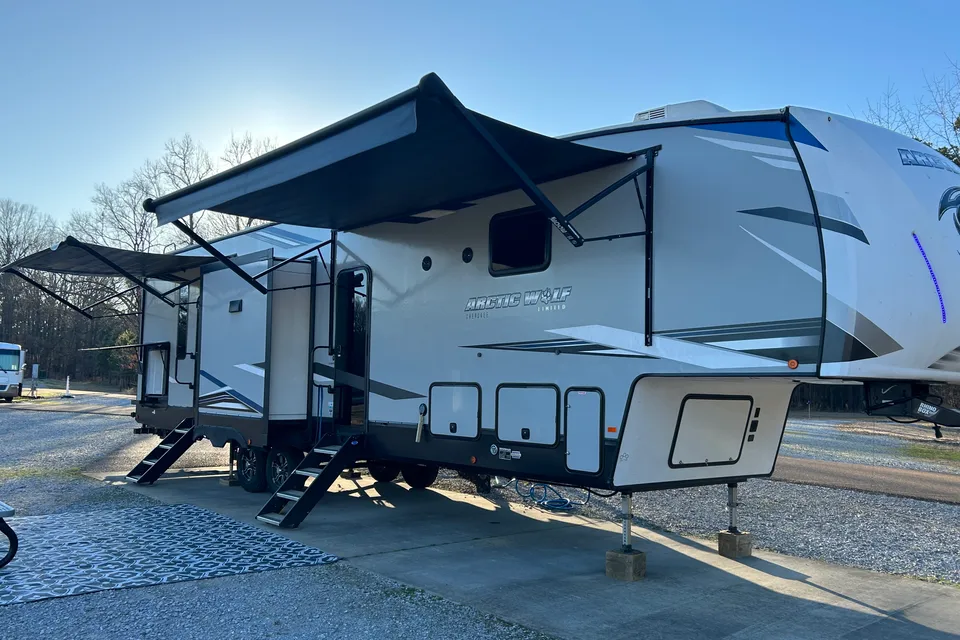 The Rolling Condo ** New Listing**