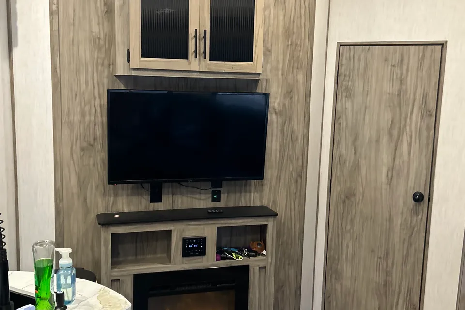 The Rolling Condo ** New Listing**