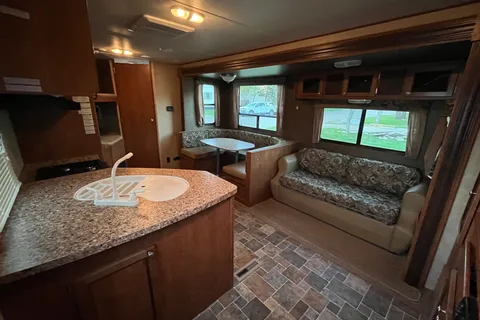 2014 Shasta Revere 27BH Travel Trailer