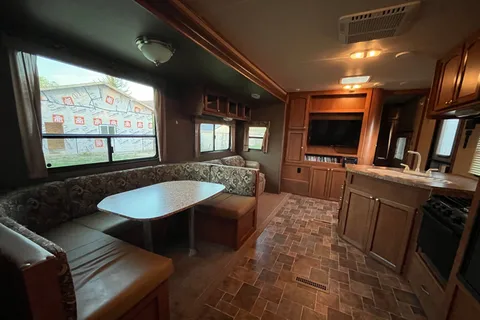 2014 Shasta Revere 27BH Travel Trailer