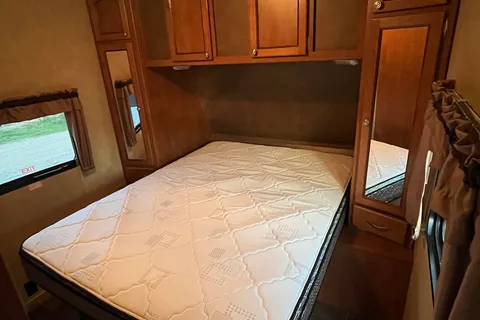 2014 Shasta Revere 27BH Travel Trailer
