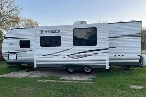 2014 Shasta Revere 27BH Travel Trailer