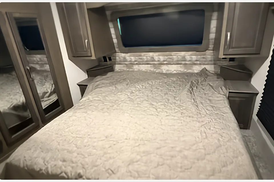 Luxe 2021 Cougar Cove 5th Wheel