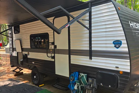 Jason's Keystone Hideout Cozy Family RV