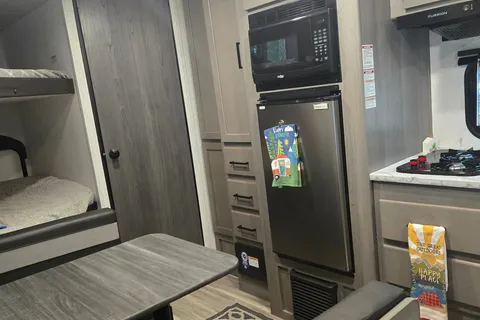 Jason's Keystone Hideout Cozy Family RV