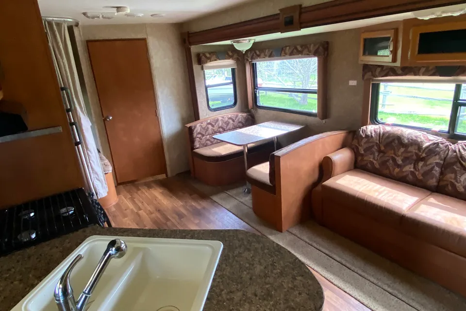 Kawartha RV Rentals Gulf Stream Kingsport Travel Trailer