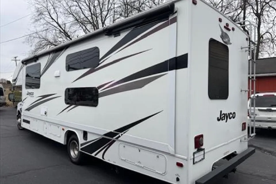 10-Person Jayco Redhawk 31F Vacation