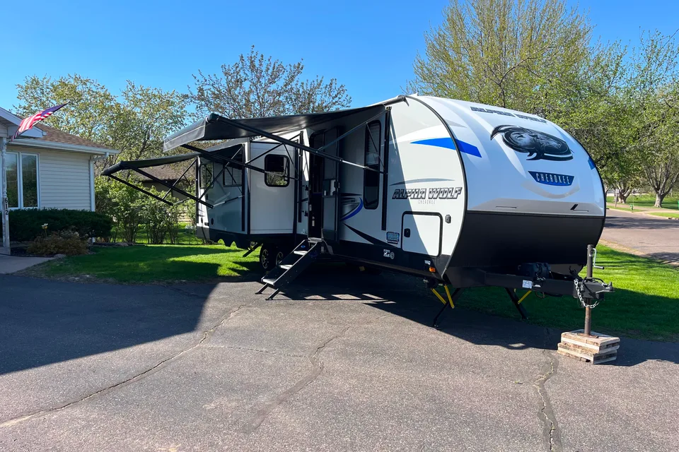 Oren's Forest River Cherokee Alpha Wolf 26RL-L Travel Trailer