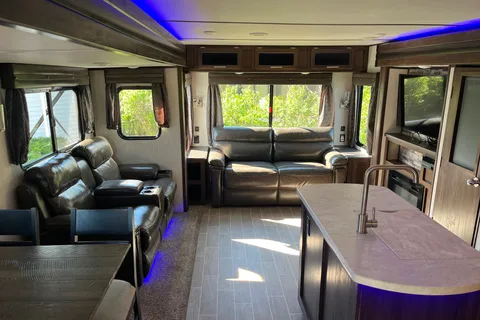 Oren's Forest River Cherokee Alpha Wolf 26RL-L Travel Trailer