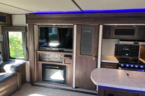 Oren's Forest River Cherokee Alpha Wolf 26RL-L Travel Trailer
