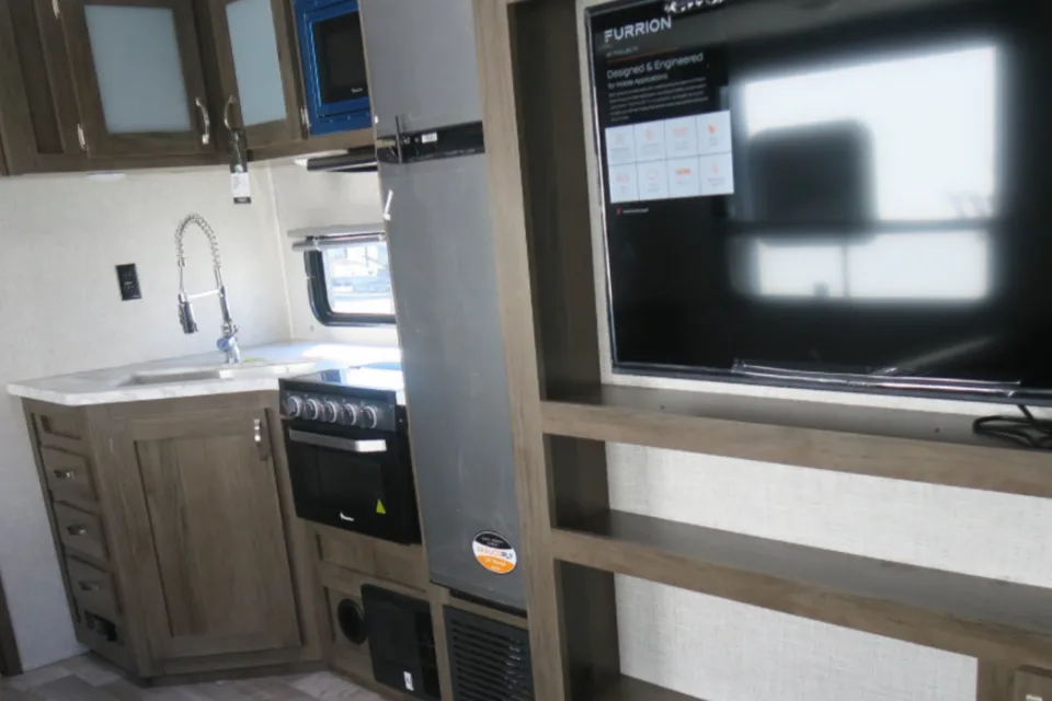 Modern and comfortable East to West 281BH Travel Trailer