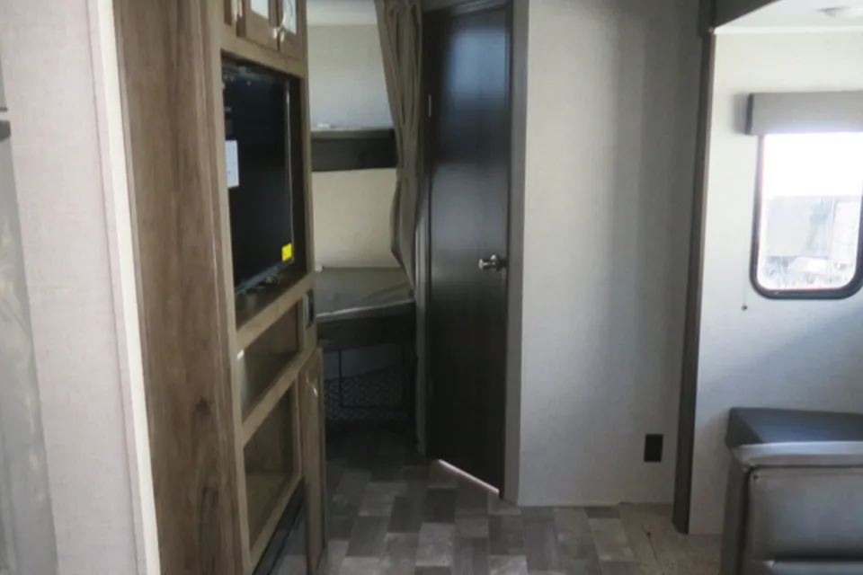 Modern and comfortable East to West 281BH Travel Trailer