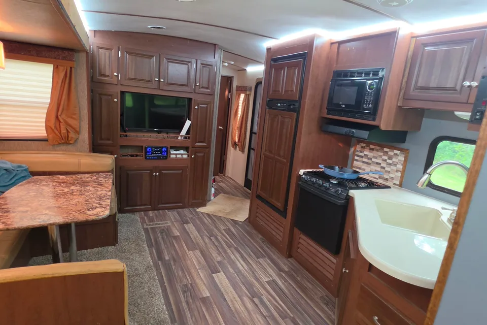 adam's Dutchmen Denali Travel Trailer