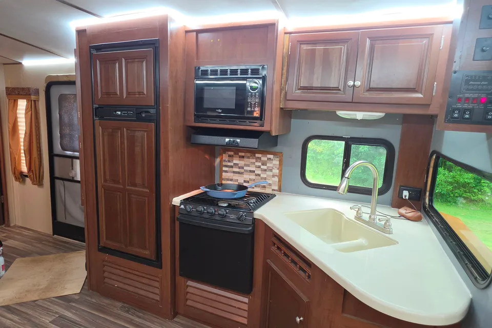 adam's Dutchmen Denali Travel Trailer