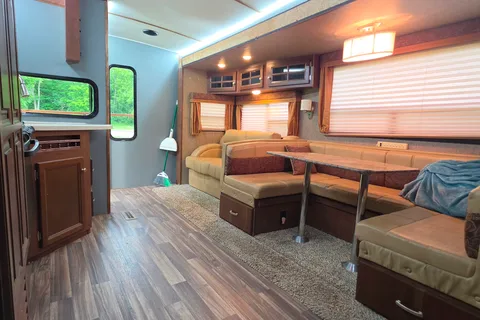 adam's Dutchmen Denali Travel Trailer