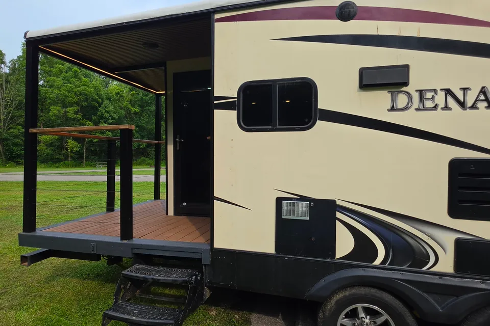 adam's Dutchmen Denali Travel Trailer
