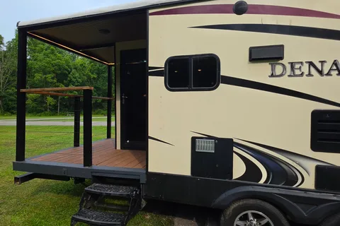 adam's Dutchmen Denali Travel Trailer