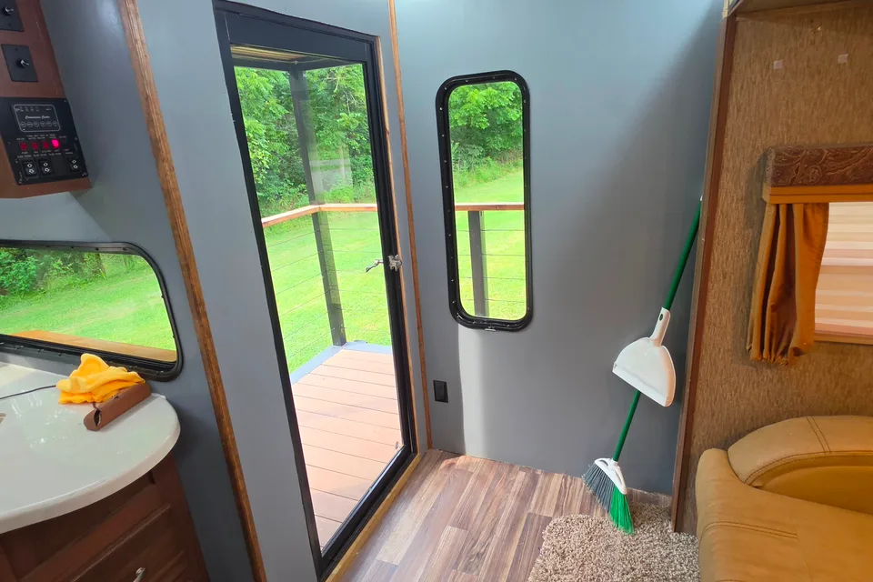 adam's Dutchmen Denali Travel Trailer