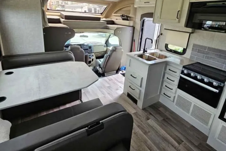 Kristine's Jayco Greyhawk 30Z Class C