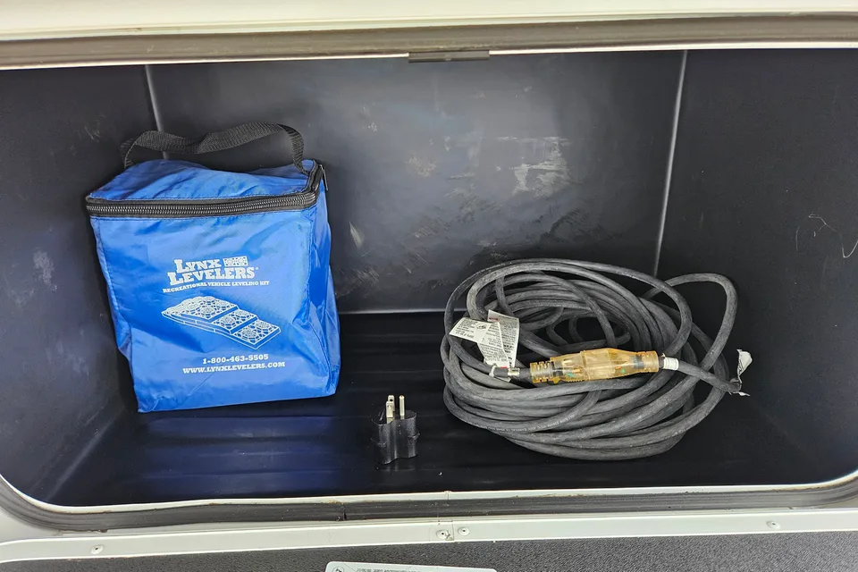 Kristine's Jayco Greyhawk 30Z Class C