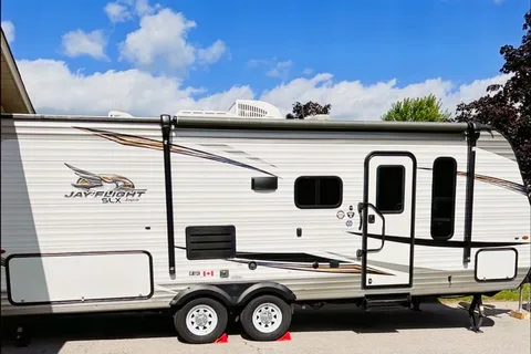 Greg and Joanna’s 2020 Jayflight 22’ bunkie 