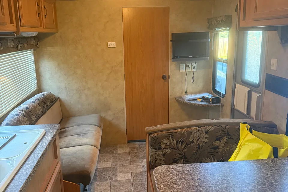 Melinda 's Hornet 2009 Travel Trailer
