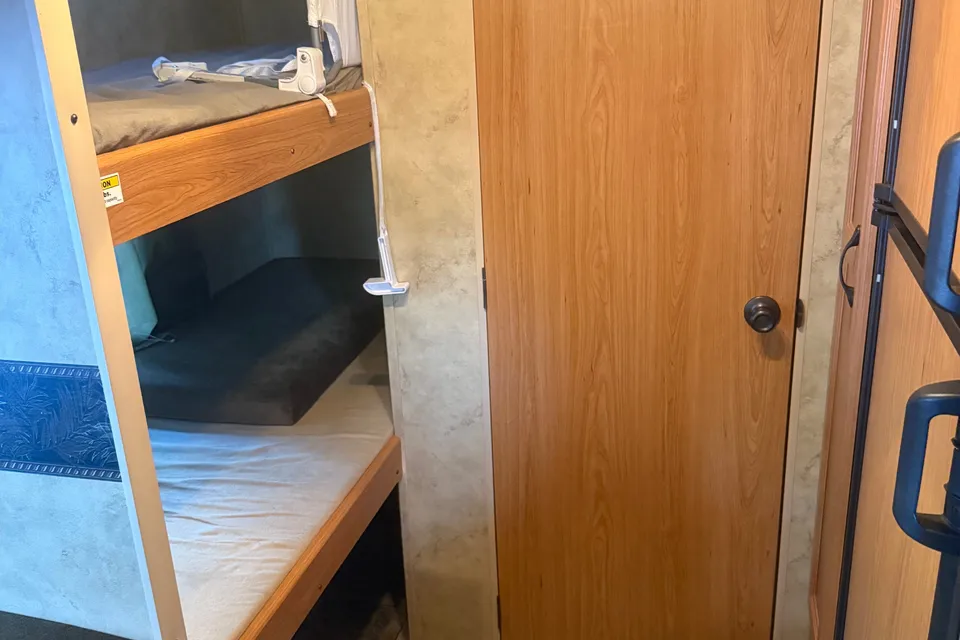 Melinda 's Hornet 2009 Travel Trailer