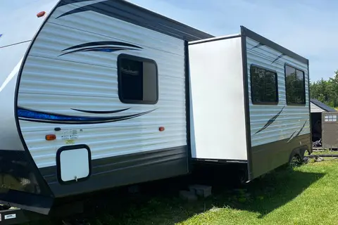 Little’s Puma 30dbsc Camper