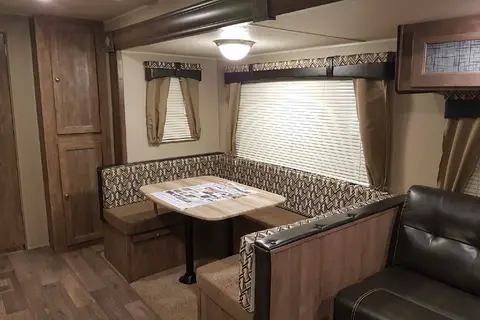 Little’s Puma 30dbsc Camper