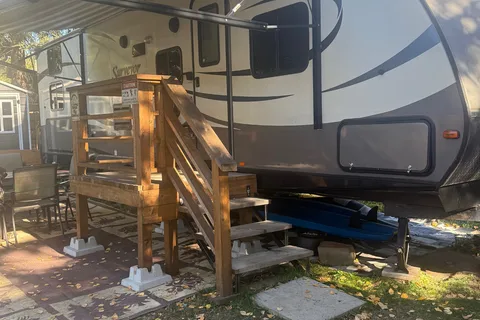 The rolling hotel room