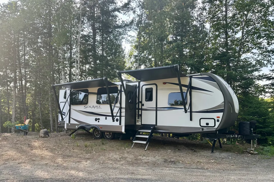 The Hutchins' Palomino 312TSQBK Travel Trailer