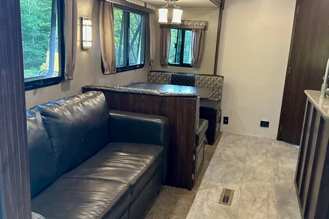 The Hutchins' Palomino 312TSQBK Travel Trailer
