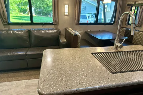 The Hutchins' Palomino 312TSQBK Travel Trailer