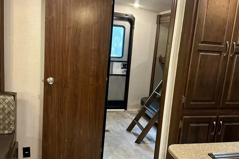 The Hutchins' Palomino 312TSQBK Travel Trailer
