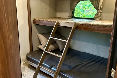 The Hutchins' Palomino 312TSQBK Travel Trailer