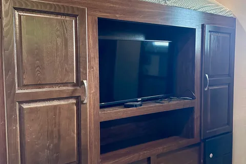 The Hutchins' Palomino 312TSQBK Travel Trailer