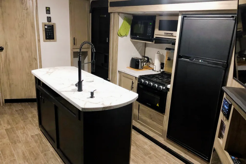 Lisa’s Family Fun Camping Adventures! 2021- Sleeps 8 Comfortably!