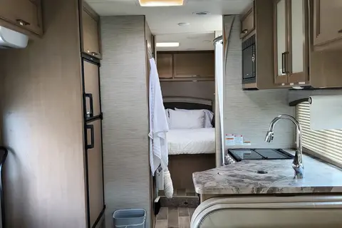 Queenie's RV BnB - FULLY STOCKED SUMMER SPECIAL