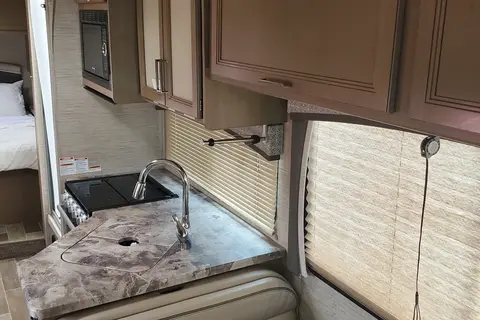 Queenie's RV BnB - FULLY STOCKED SUMMER SPECIAL