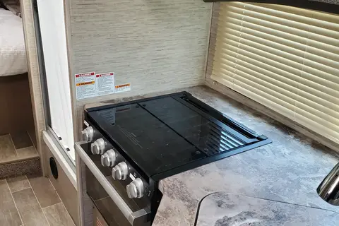 Queenie's RV BnB - FULLY STOCKED SUMMER SPECIAL