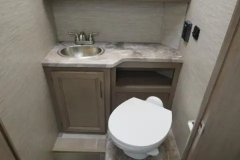 Queenie's RV BnB - FULLY STOCKED SUMMER SPECIAL