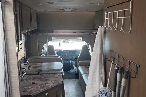 Queenie's RV BnB - FULLY STOCKED SUMMER SPECIAL