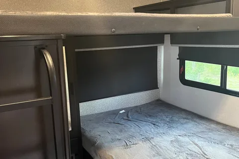 Teela's Highland Ridge RV Mesa Ridge XLT Fifth Wheel