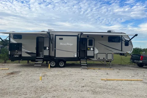 Teela's Highland Ridge RV Mesa Ridge XLT Fifth Wheel