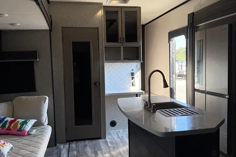 Teela's Highland Ridge RV Mesa Ridge XLT Fifth Wheel
