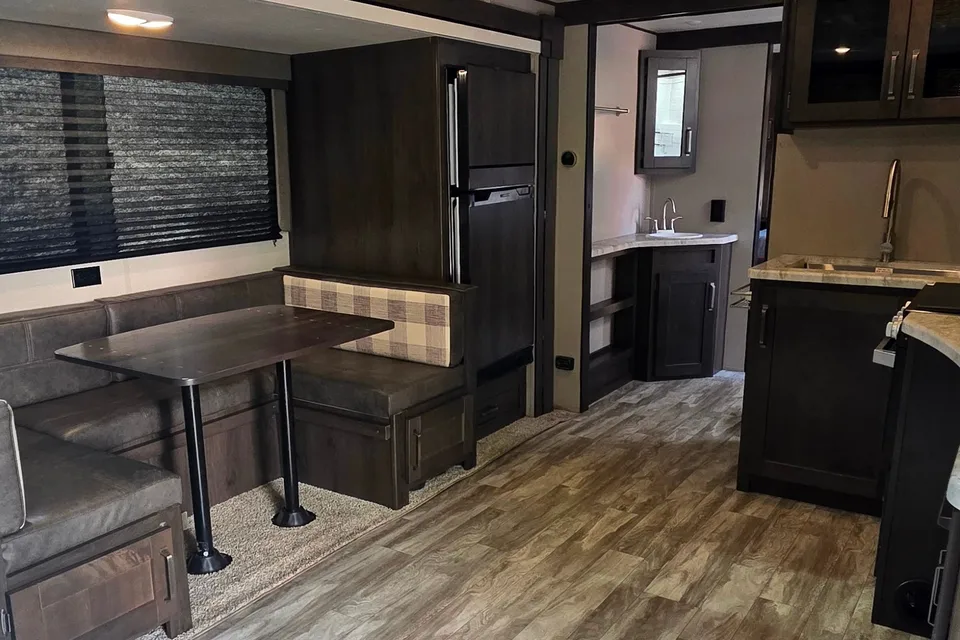 2021 Grand Design Xplor 265 bunk house family/pet friendly