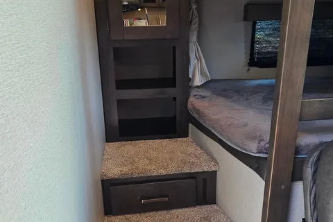 2021 Grand Design Xplor 265 bunk house family/pet friendly